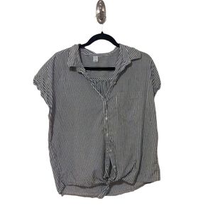 Shirt sleeve striped button down